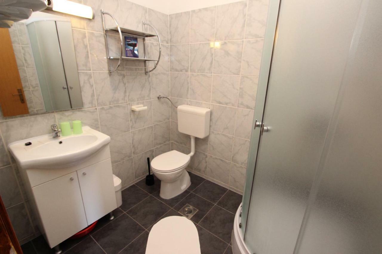 Apartment Sandi Vrsar Eksteriør bilde